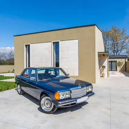 Villa Deluxe With Pool, Sauna, Jacuzzi & Playground *