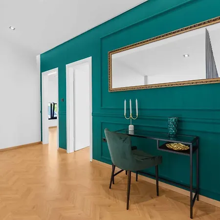 Вилла Deluxe With Pool, Sauna, Jacuzzi & Playground