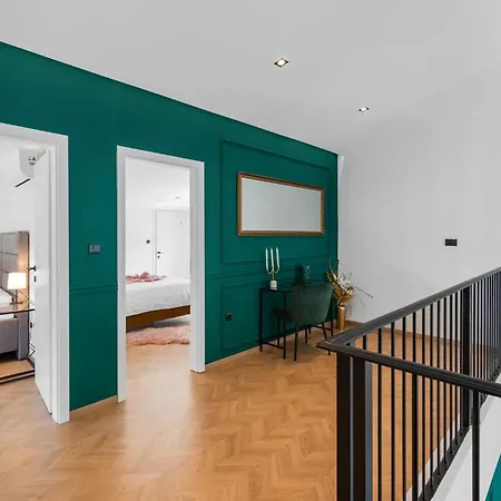 Вилла Deluxe With Pool, Sauna, Jacuzzi & Playground Воднян