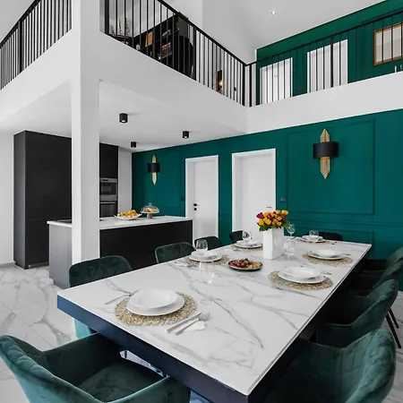 Deluxe With Pool, Sauna, Jacuzzi & Playground Villa