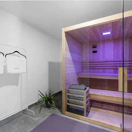 Villa Deluxe With Pool, Sauna, Jacuzzi & Playground *