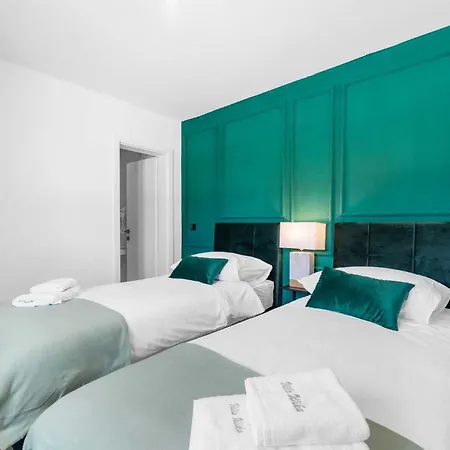 Deluxe With Pool, Sauna, Jacuzzi & Playground Villa *
