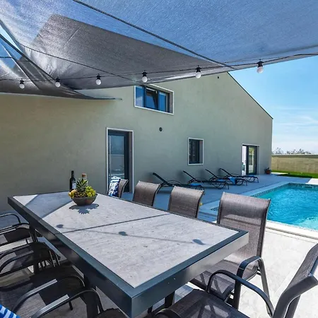 Villa Deluxe With Pool, Sauna, Jacuzzi & Playground Vodnjan