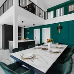 Deluxe With Pool, Sauna, Jacuzzi & Playground 빌라 보드냔