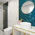 Deluxe With Pool, Sauna, Jacuzzi & Playground 빌라 *