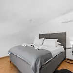 Deluxe With Pool, Sauna, Jacuzzi & Playground *