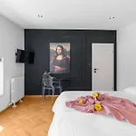 Deluxe With Pool, Sauna, Jacuzzi & Playground 보드냔