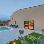 Deluxe With Pool, Sauna, Jacuzzi & Playground