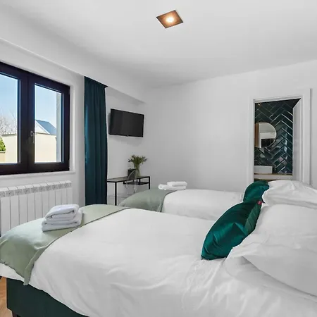 Villa Deluxe With Pool, Sauna, Jacuzzi & Playground
