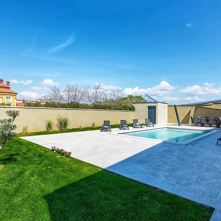 Deluxe With Pool, Sauna, Jacuzzi & Playground Villa *
