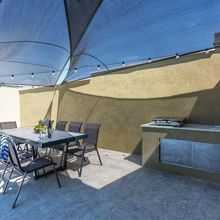 Deluxe With Pool, Sauna, Jacuzzi & Playground * Vodnjan
