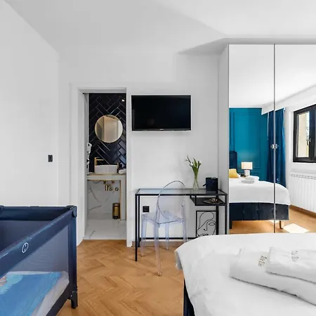 Deluxe With Pool, Sauna, Jacuzzi & Playground Villa *
