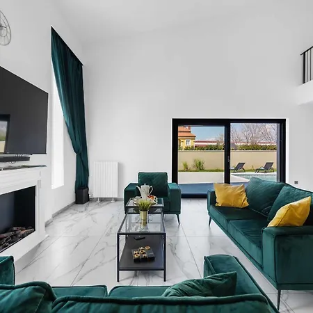 Deluxe With Pool, Sauna, Jacuzzi & Playground Villa Vodnjan