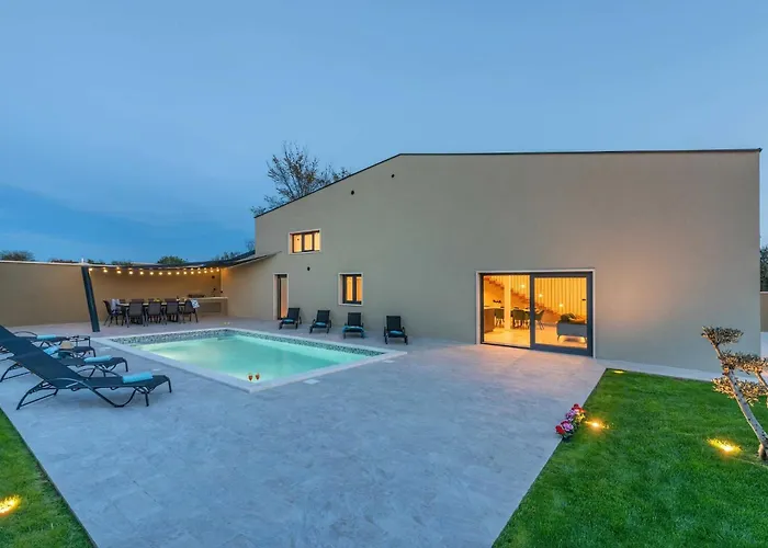 Deluxe With Pool, Sauna, Jacuzzi & Playground * Vodnjan